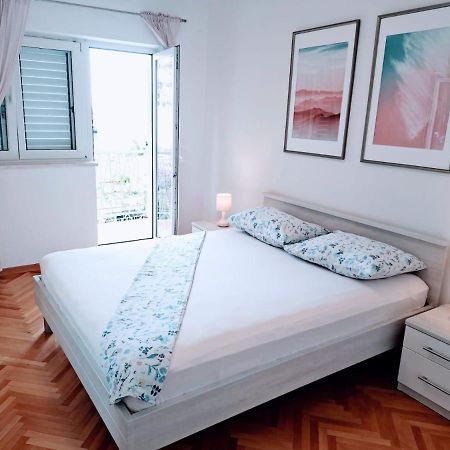 Apartman Nina Omis Exterior photo