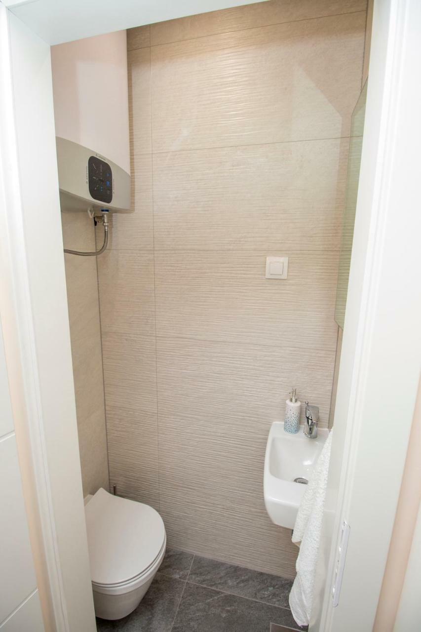 Apartman Nina Omis Exterior photo