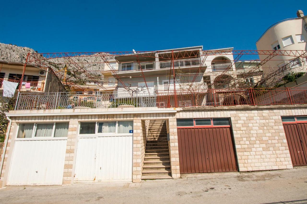 Apartman Nina Omis Exterior photo