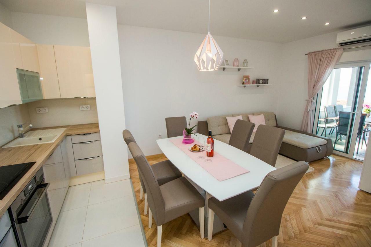 Apartman Nina Omis Exterior photo