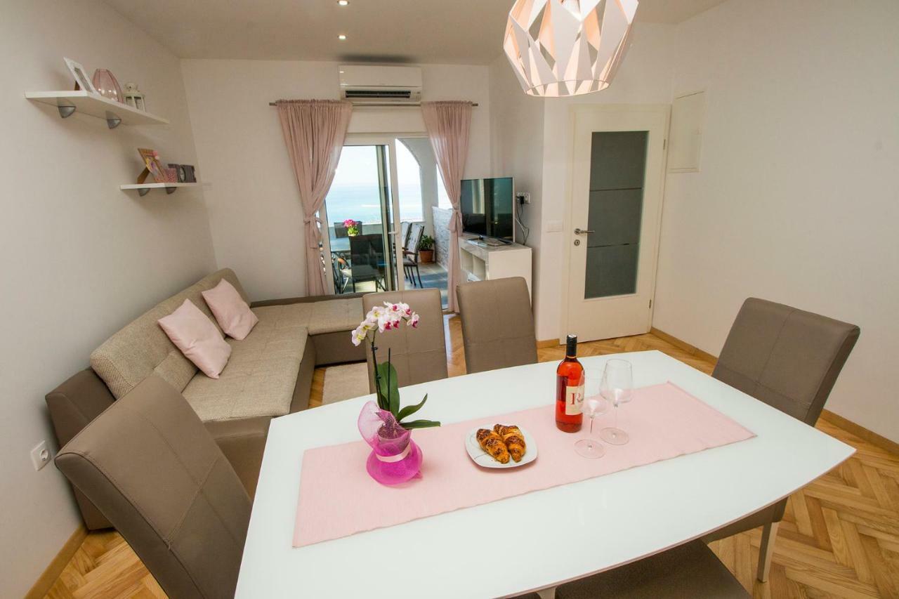 Apartman Nina Omis Exterior photo
