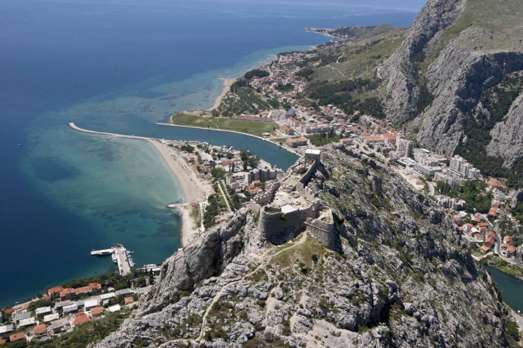 Apartman Nina Omis Exterior photo